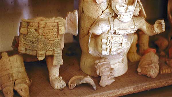 Lamanai Museum: Pottery censor