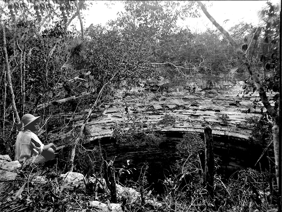 Alfred Maudslay's 1889 photo of the sacred cenote at Chichén Itzá
