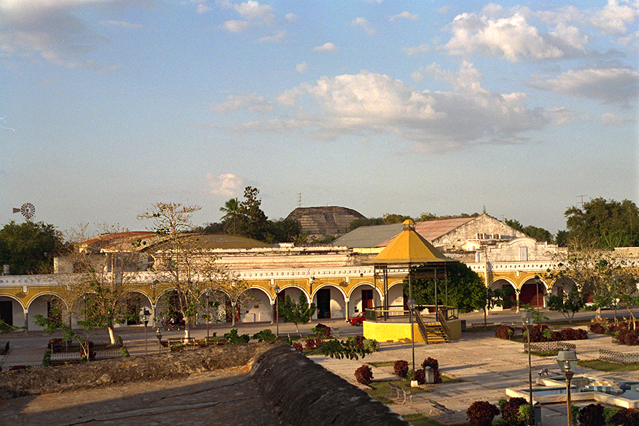 Colonial Izamal, Central Plaza with Kinich Kak Mo in background