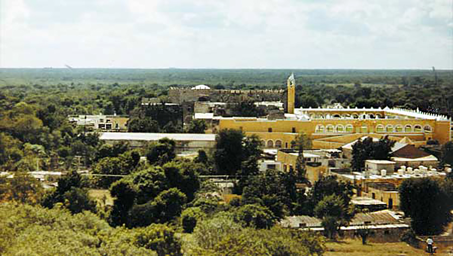 Izamal: Basilica of San Antonio de Padua showing its huge sprawling extent